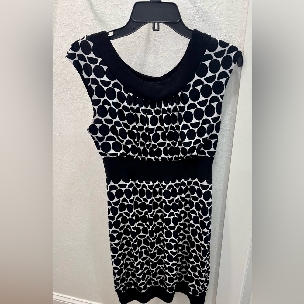 White House Black Market Black and White Circle/Polka Dot Print Midi Dress